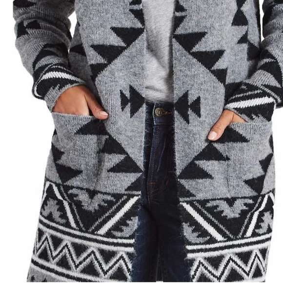 ⭐️Firm price ⭐️ Frye ladies patterned sweater - Picture 4 of 8